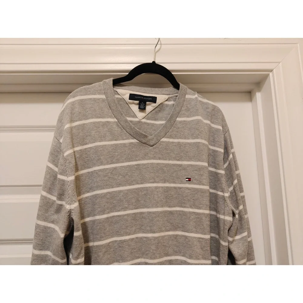 Tommy Hilfiger Mens XL‎ Grey White Striped V-Neck 100% Cotton Knit Sweater Logo